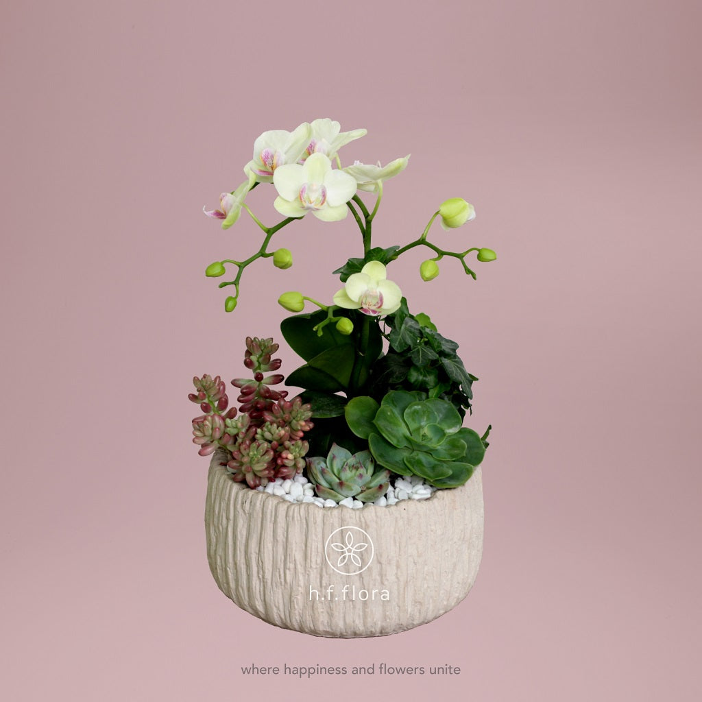 Charming emerald flower vase