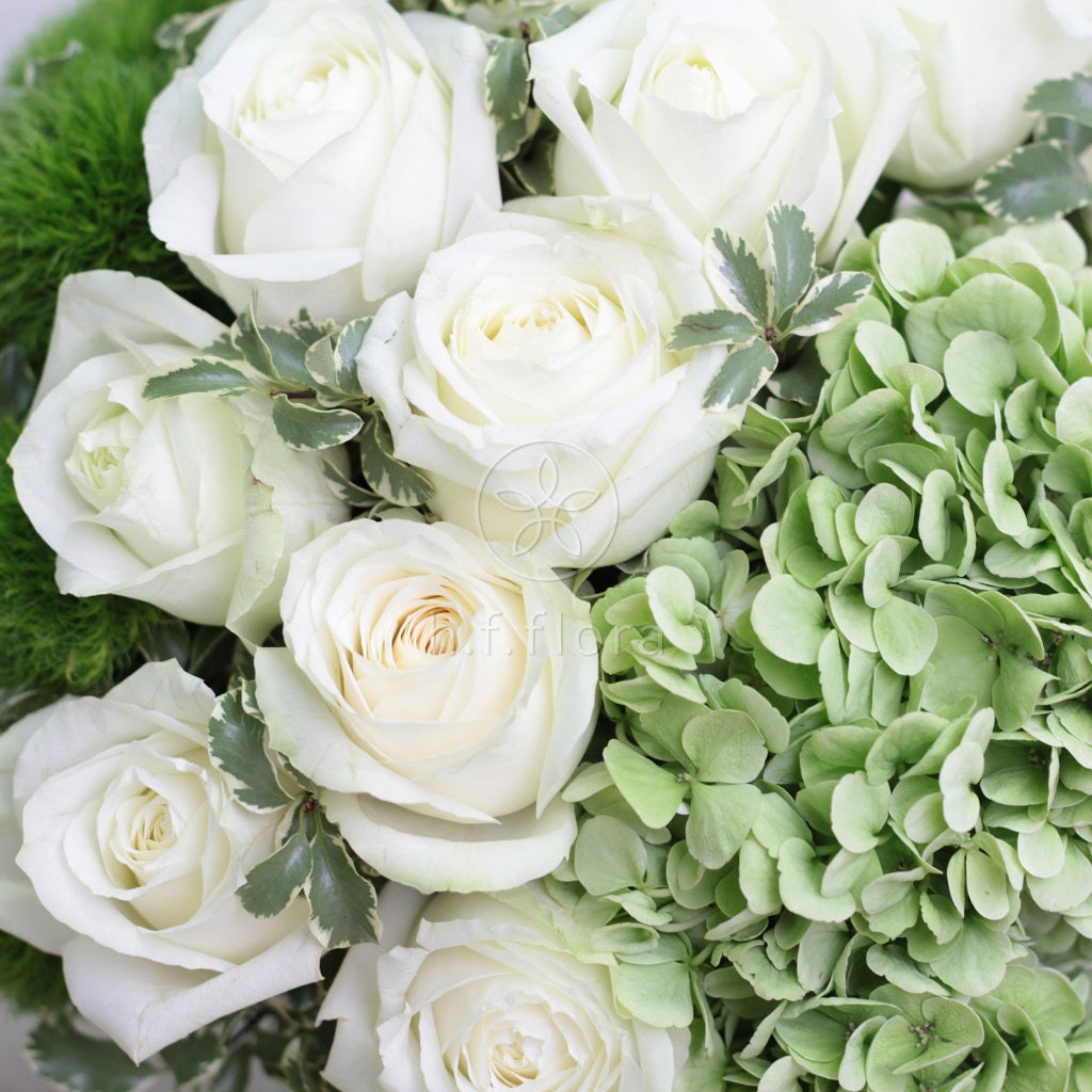 Exuberant green flower vase detailed view