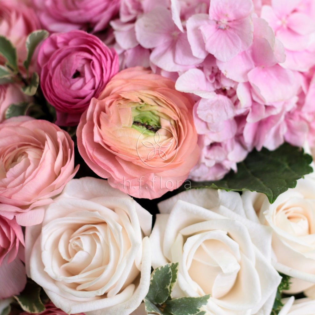 Refreshment pink flower vase detailed view