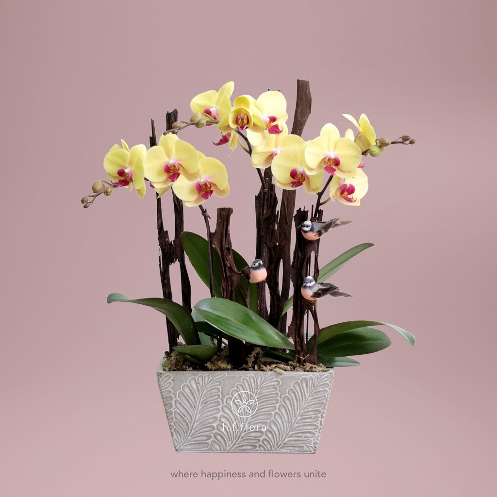 Lightening gemstone flower vase
