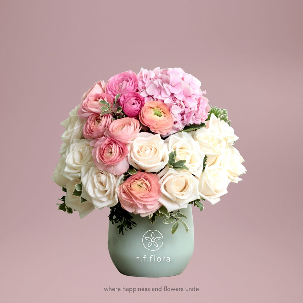 Refreshment pink flower vase